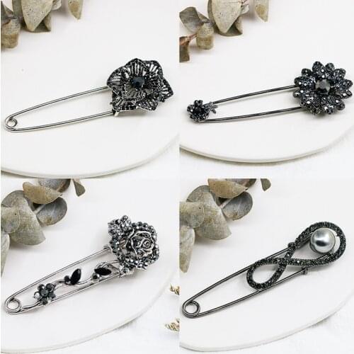 Retro Rhinestone Crytsal Safe Pin Brooches for Women Cardigan Sweater Lapel Pins Corsage Fashion Jewelry Clothing Accessories