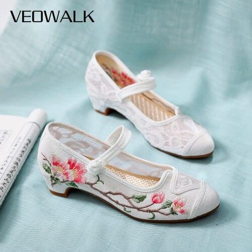 Veowalk Lace Patchwork Women Cotton Fabric Low Heels 3cm Block Heel Embroidered Shoes Retro Comfortable Chinese Leisure Pumps