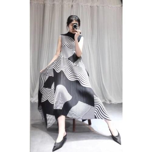 HOT SELLING Miyake Fold geometric print stand neck sleeveless big A-Line dress IN STOCK