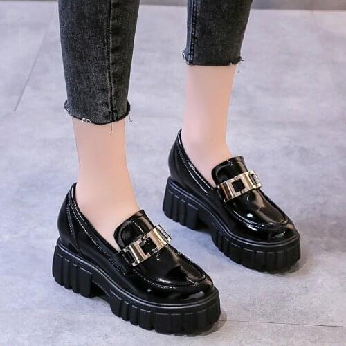 Full Grain Leather Ladies Shoes Slip On Soft Loafers Round Toe Women Pumps With Metal Decoration 4.5 CM Med Heels