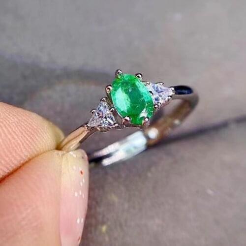 Natural Emerald Ring 925 Silver Ladies Ring Luxurious Atmosphere Dignified and Elegant 4*6mm