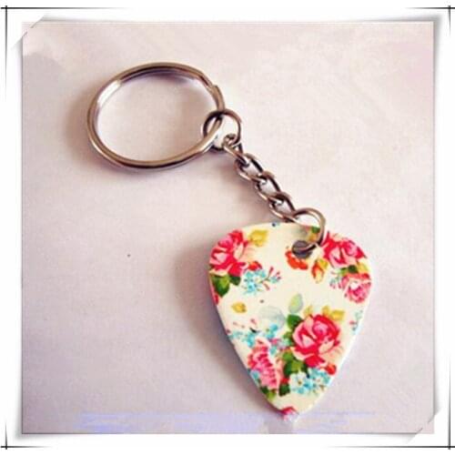 Special guitar pick keychain/custom logo/2019 hot sale keychain