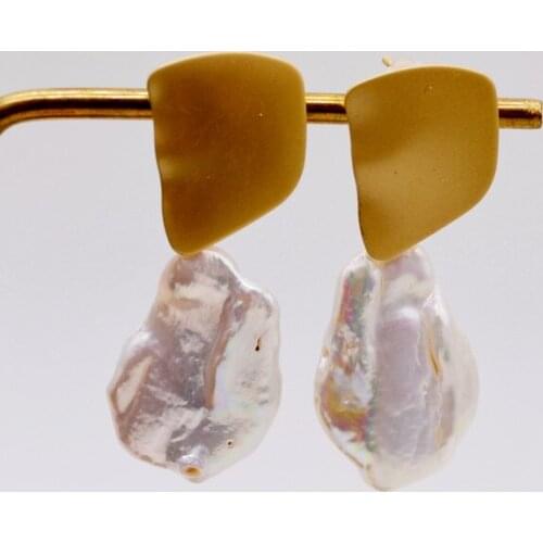 Geometric baroque stud earrings. 18mm natural white pearl. Light gold stud earrings. Womens pearl earrings. Engagement jewelry