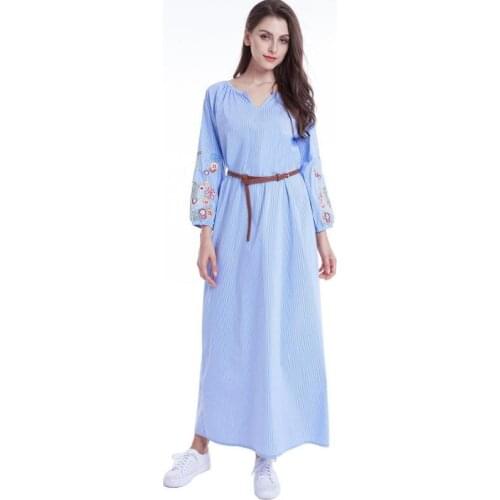 Muslim Womens V-neck Lantern Sleeve Long Dress Embroidered Small Fresh Temperament Dress Middle Eastern Arab Robe Jalabiya 2021