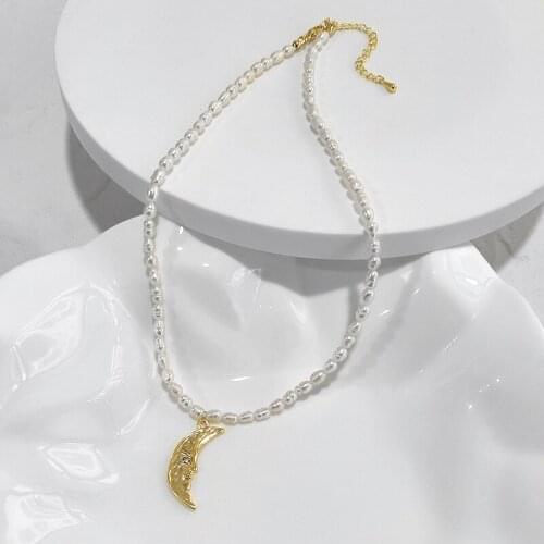 Statement Natural Freshwater Pearls Chain Crescent Moon Pendant Necklace for Women Chic Gold Elegant Bohemian Chokers Necklaces