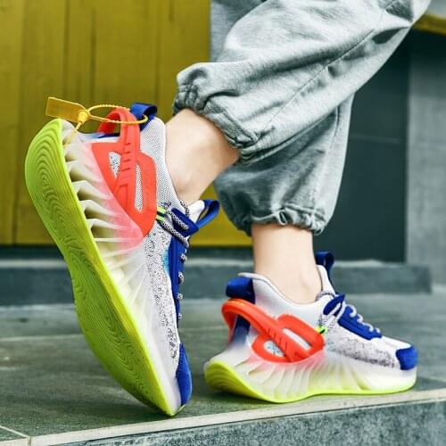 Trendy Blade Running Shoes for Men Breathable Mesh Reflective Sneakers Antiskid Damping Outsole Sport Shoes Training Zapatillas
