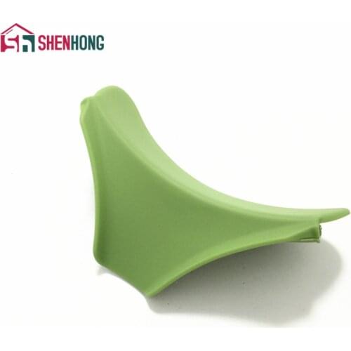 Multifunction Silicone Slip On Pour Spout Clip On Single Pouring Spout for Pans Bowls Kitchen Tool