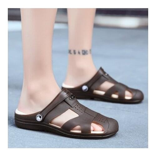 Summer Casual Sandals for Men New Men Beach Slippers Breathable Hole Flats Light Male Massage Shoes Men Sandals Slippers