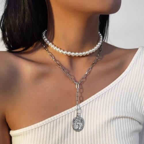 Vintage Temperament Imitation Pearl Rhinestone Figure Goddess Pendant Necklace Women Geometric Chains Necklace Pendants Jewelry