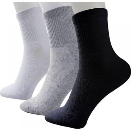 Hot Sale 1 Pairs 3 Colors Men Cosy Cotton Sport Socks For Football Basketball Ankle Summer Men Socks Comfortable High Quality