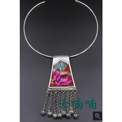 Miao silver collar embroidery embroidery Miaoxiu clavicle retro color random accessories