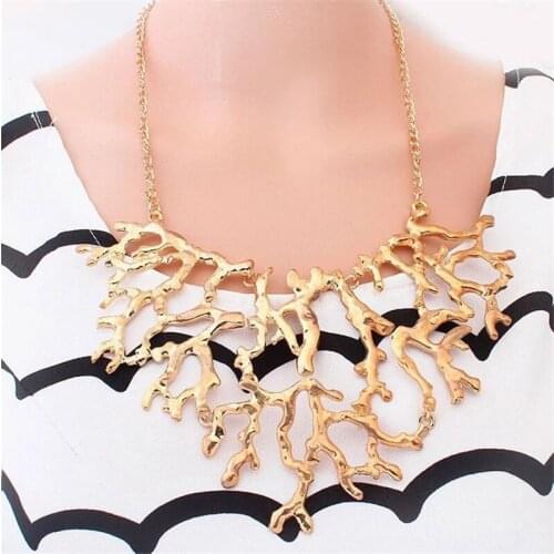 Trendy Hollow Golden Necklace Women Jewelry Gift Personality Individually Wrapped Alloy Metal Coral Shape Pendant Necklaces Lady