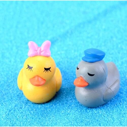 ZOCDOU 2 Pieces Yellow Gray Couple Duck Lover Duck Ornament Small Statue Little Figurine Crafts Animal Decoration