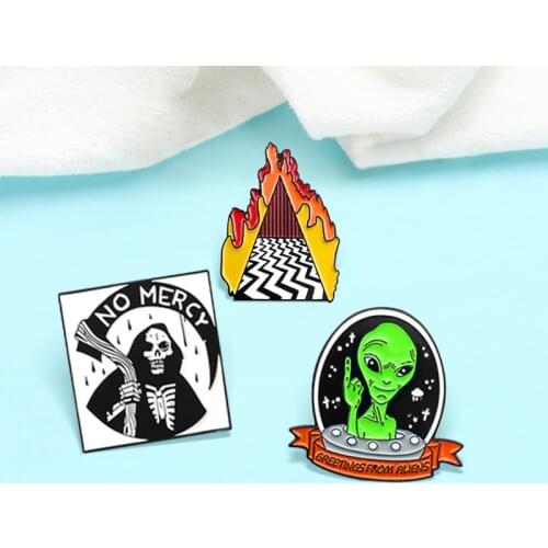 Alien Skeleton Enamel Pin Greetings from aliens Twin Peaks Dougie Jones Brooches Shirt Lapel Bag Badge Jewelry Gift for Friends