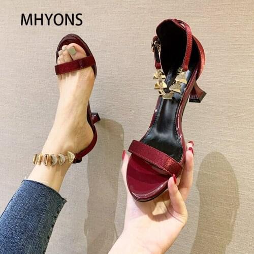 2021 high heels sandal women stiletto heels 2020 new V buckle temperament pointed mid-heel single shoes Baotou sandals women