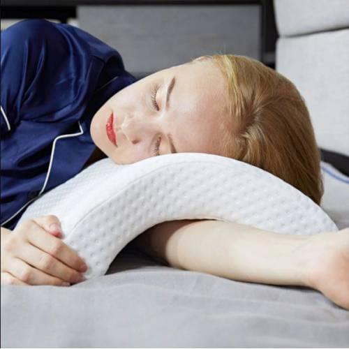 Visco Curved Pillow Orthopedic Pillow Sleeve and Neck Pain For 35x30x13x6 cm White fast cargo