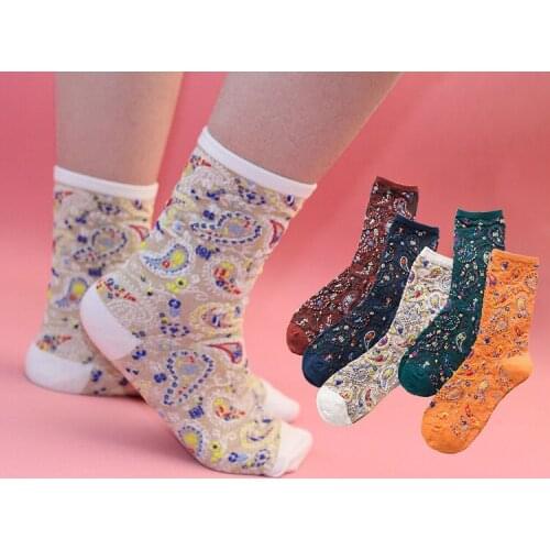 New Fashion Women Socks Cotton Wind Flowers Ethnic Style Jacquard White Color for Spring Autumn and Winter Cute 2021