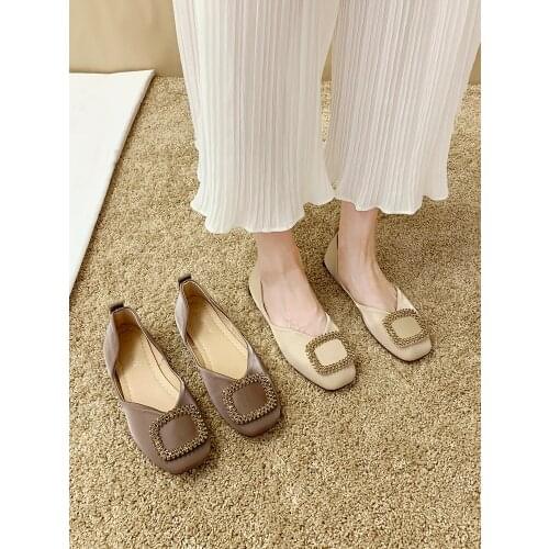 Womens pea shoes 2021 new spring and autumn all-match flat-bottomed soft-soled square buckle comfortable retro grandma shoes