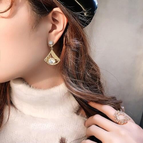 2020 new ear nail net red micro inlaid pearl fan Earrings