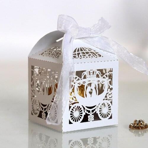 50pcs Laser Cut Wedding Car Lover Carriage Favor Boxes Gift Candy Boxes With Ribbon Valentines Day Wedding Party Favor Supplies