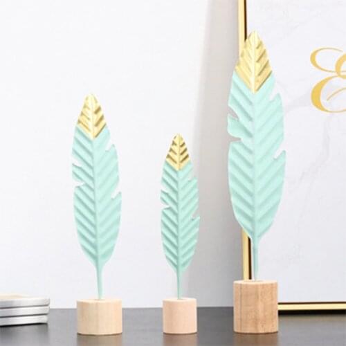 Nordic Minimalist Wrought Iron Wooden Bottom Feather Ornaments Home Living Room Study Bedroom Desktop Miniature Decoration Gift