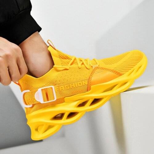 Oversize Outdoor Anti-slip Lightweight Running Man Socks Sneakers Men Sport Shoes Mens Sports Yellow Knit Chassure Homme E-549