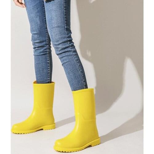 Rain boots women fashion style Japanese rain boots summer mid-tube light and cute ladies water shoes new non-slip rubber shoes