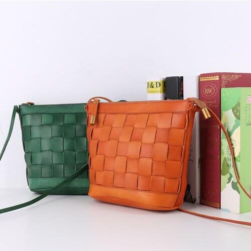 2021 High Quality Women Fashion Leisure Large Capacity Shoulder Bag Ladies Soft Leather Commuter Weave Bucket Bag