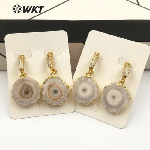 WT-E477 WKT Wholesale elegant natural stalactite quartz drop earring white round shape stone with gold trim & exquisite earstud