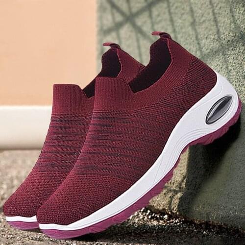 Mesh Mens Shoes Lightweight Sports Shoes Fashion Casual Walking Shoes Breathable Flying Woven Lazy Shoes Summer