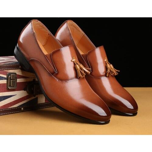 2021 New Autumn Breathable British Mens Leather Shoes Dress Business Mens Shoes Personality Fashion Tassel Loafers Shoes