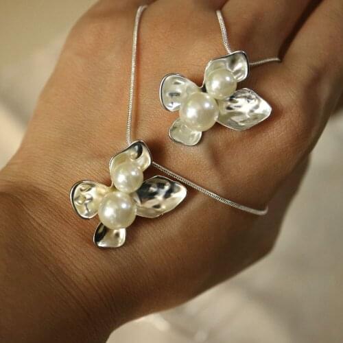 1pc wedding party gift Fashion silver flower pearl chain for women Exquisite floral pendant necklace