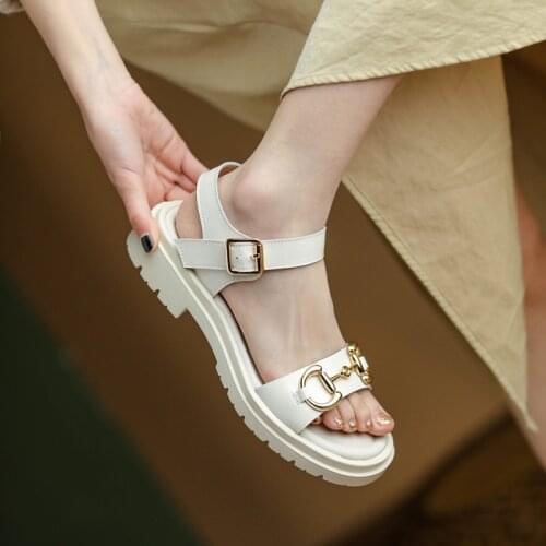 2021 New Flat Sandals Summer Horse Buckle Muffin Thick Soled Womens Shoes Flat Heel Beach Shoes Casual Soft Soles