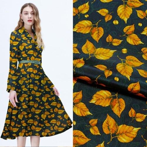 CF715 The Latest Version Summer Fabrics For Women Leaves Printed 100% Mulberry Silk Fabric For Womens Wear Dress Shirts