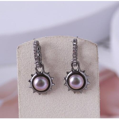 European and American fashion brand jewelry wholesale small sunflower shape inlaid pearl earrings