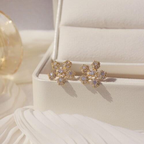 14k Real Gold Fashion Jewelry Snowflake Crystal Exquisite Stud Earrings for Woman Holiday Party Elegant Christmas Earring