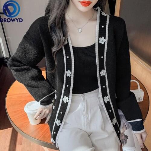 2021 Autumn and Winter New Color Contrast Side Flowers Three-dimensional Beaded V-neck Loose Knit Cardigan Short Sweater Coat