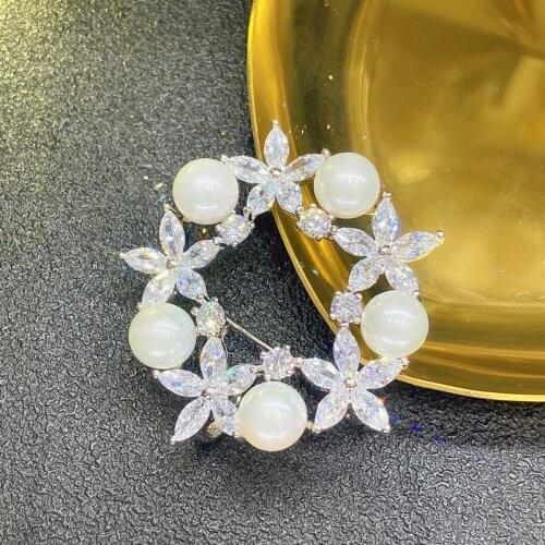 High Quality Shiny Zircon Snowflake Brooches Pins Gold Color Copper Pin Rhinestone Wedding Bouquet Christmas Gift Accessories