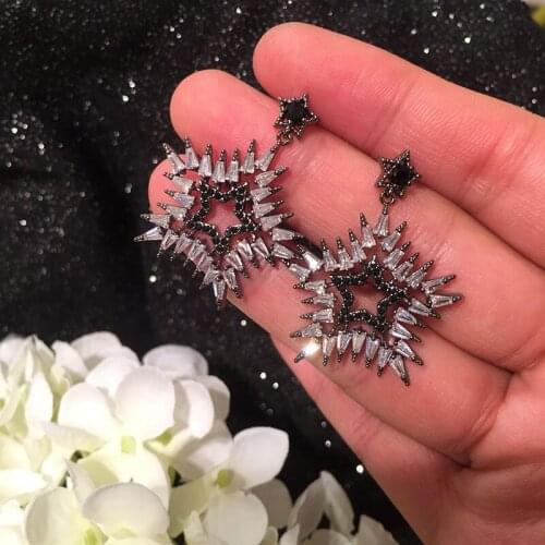 Fiesta de banquete de mujeres europeas y americanas moda multicolor circonita cónica cónica grande simétrica chapada en negro de