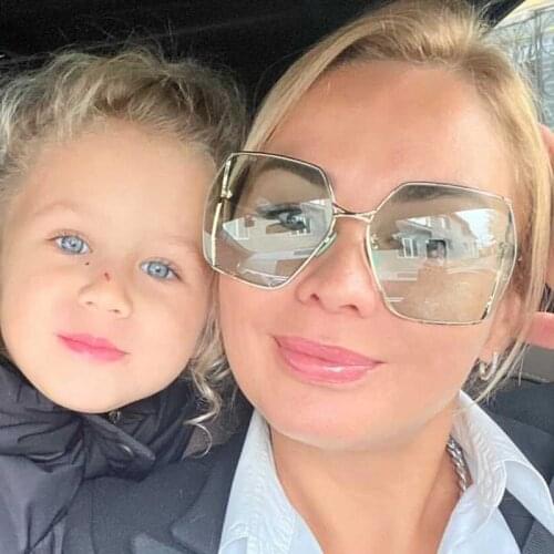 2021 New Fashion Oversized Square Sunglasses Women Brand Designer Vintage Metal Hollow Sun Glasses Female Gradient Shades Oculos