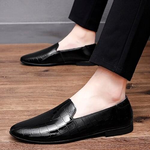 Men Summer loafers Genuine Leather Shoes Hair Stylist Italian Open Edge Slip On British Carved outdoor Business Casual Loafers