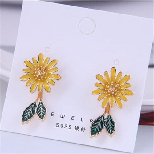 2021 Korean Fashion Sweet Daisy Green Leaf Small Chrysanthemum Personality Stud Earrings Earrings for Women