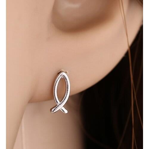 AMORUI Fish Shaped Simple Style Women Earrings Silver Color Cute Animal Stud Earrings Summer Beach Fashion Jewelry