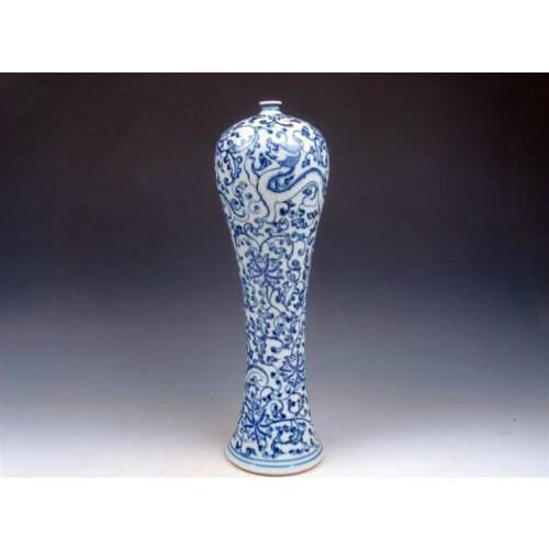 Elaborate Noble Handwork Blue and White Porcelain Auspicious Dragon Vase