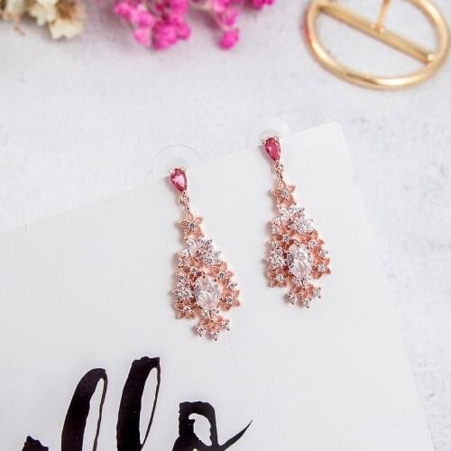 Korean New Trendy Shiny Crystal Dangle Drop Earrings Women Girl Charming Rhinestone Earrings for Summer Vacation Gift 5A1021