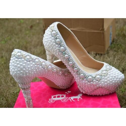 2018 Fashion Spring and Autumn White Wedding Dress Shoes Gorgeous Imitation Pearl Rhinestone Bridal Shoes Ladys Party Shoes