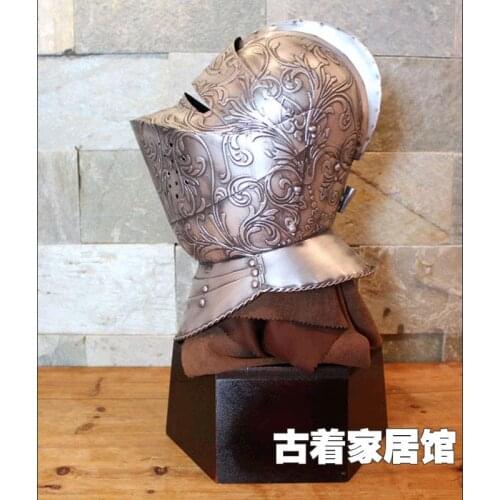 European Knight Helmet / Samurai armor / iron retro decoration model Internet cafe restaurant lobby bar
