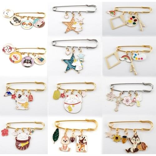 32 Style Cartoon Pins Christmas Gift Alice Rabbit Painting Color palette Brooches Women Safety Pins Children Bags Hat Lapel pin