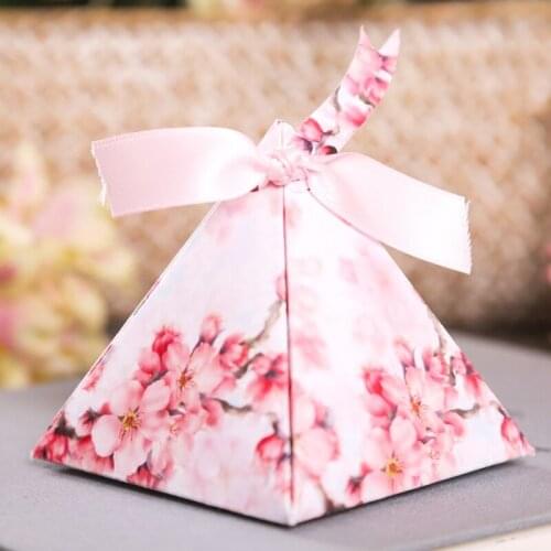 100pcs Pink / Purple Exquisite Triangular Best Wishes sweet Flower Wedding Favors Candy Boxes Chocolate Gift Box + Ribbon + Tag