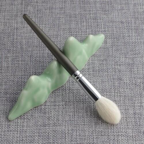 Y03 Professional Handmade Make Up Brush Tapered Highlighter Brush Soft Saikoho Goat Hair Makeup Brushes